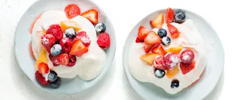 Mini-pavlova's met zomerfruit