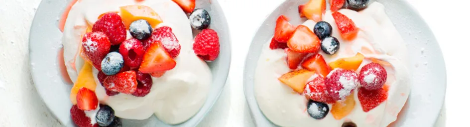 Mini-pavlova's met zomerfruit