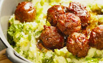 Knolselderijstamppot met spruitjes