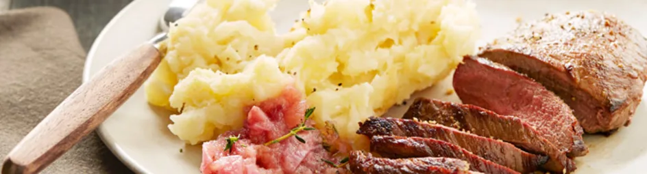 Gegrilde hertenbiefstuk met stoofpeer-tijmchutney