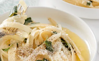 Groentepasta van pastinaak met boter en salie