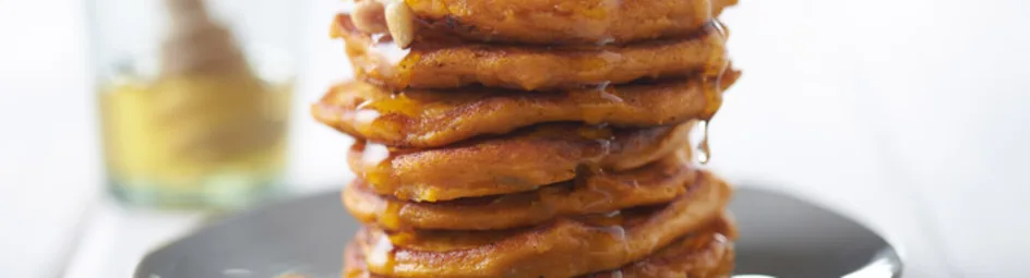 Pompoenpannenkoekjes met rozijnen en pijnboompitten