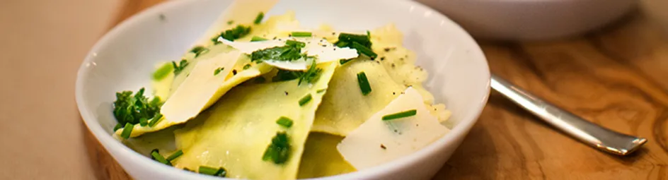 Raviolini met provolone en kruidenolie
