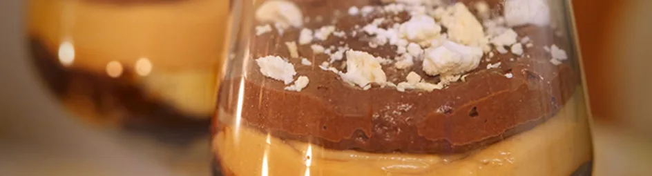 Mini trifle met gezouten karamel-chocolademousse