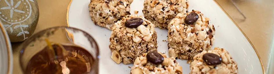 Mokka petits fours met hazelnoot