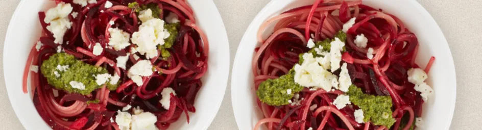 Pittige rode-bietspaghetti met feta