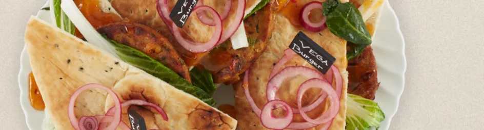 Groenteburger met paksoi, rode ui en mangochutney