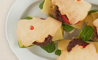 Sliders met spinazie en tomaat