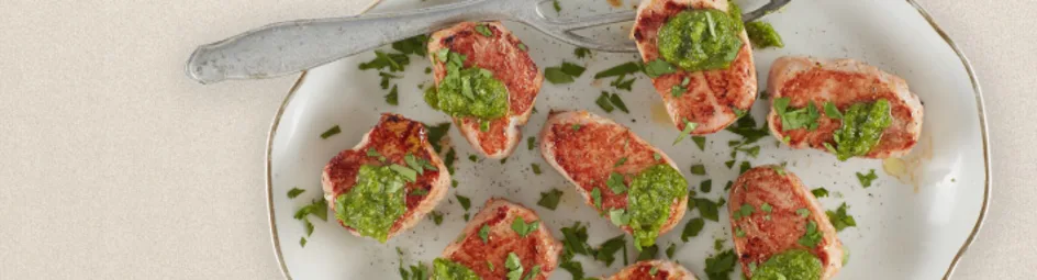 Varkenshaasmedaillons met koriander-hazelnootpesto