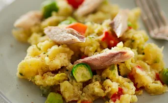 Spruitjesstamppot met gerookte makreel