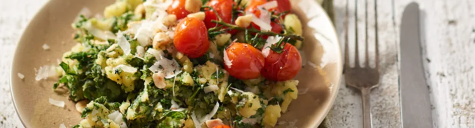 Boerenkoolstamppot met gepofte tomaatjes en pecorino