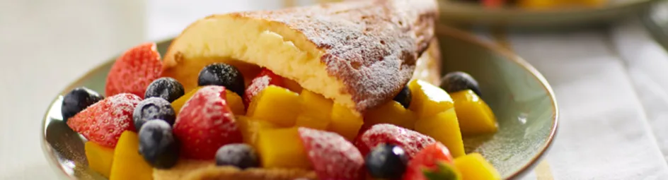 Zoete schuimomelet met fruitsalade