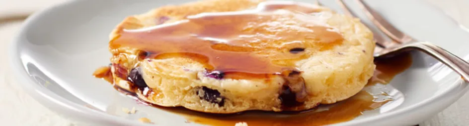 American pancakes, ontbijtpannenkoekjes met blauwe bessen