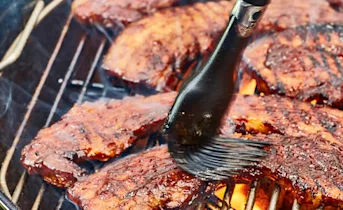 Speklapjes met cola-marinade