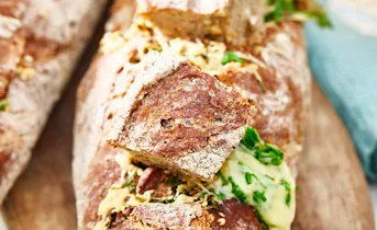 Gevuld kaasbrood