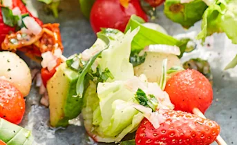 Saladespies met avocado en aardbeien