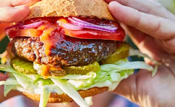 Zelfgemaakte traditionele hamburger