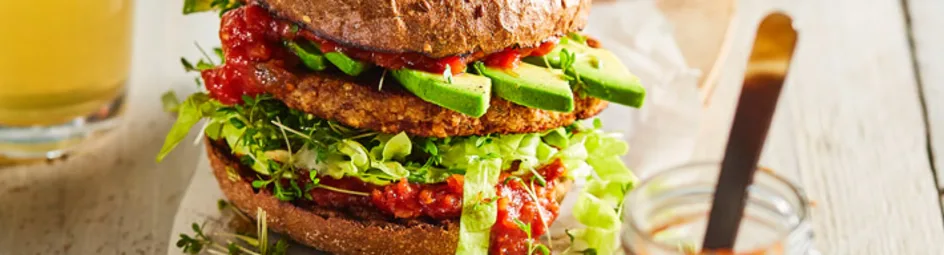 Kikkererwtenburger met avocado