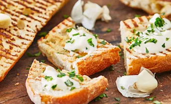 Spaans knoflook-tomatenbrood met aioli