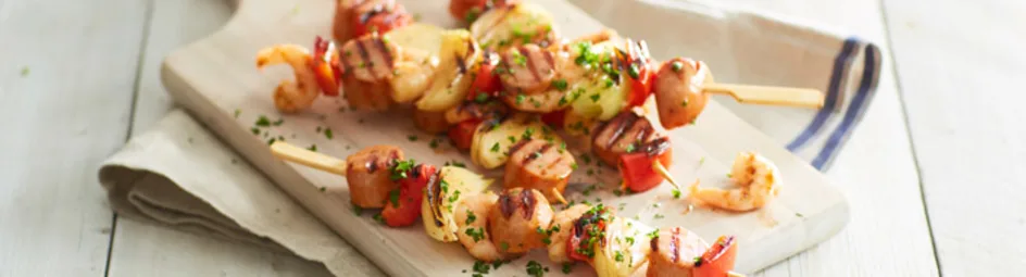Surf ‘n turf-spies met worst en garnalen