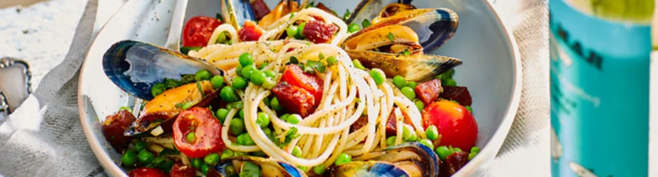 Spaghetti met salami en mosselen