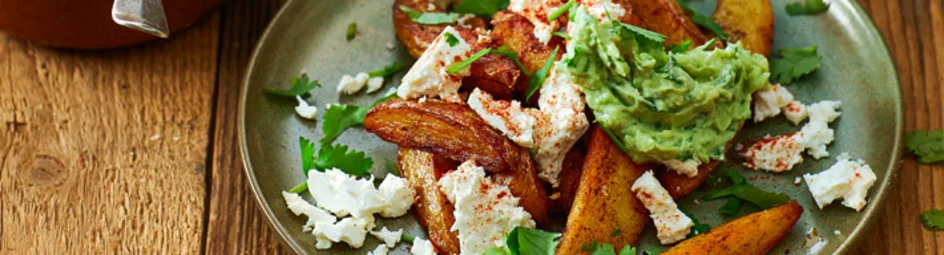 Pikante chili aardappelen met witte kaas en guacamole
