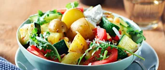 Italiaanse aardappelsalade met courgette