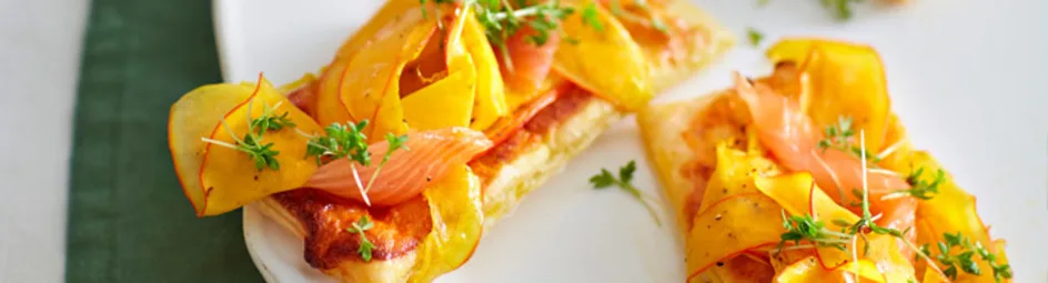 Miniplaattaartjes met pompoen, sambal en gerookte zalm