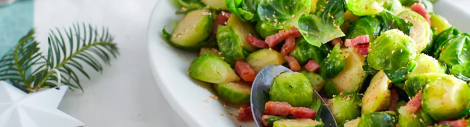 Spruiten met nootmuskaat en uitgebakken spekjes