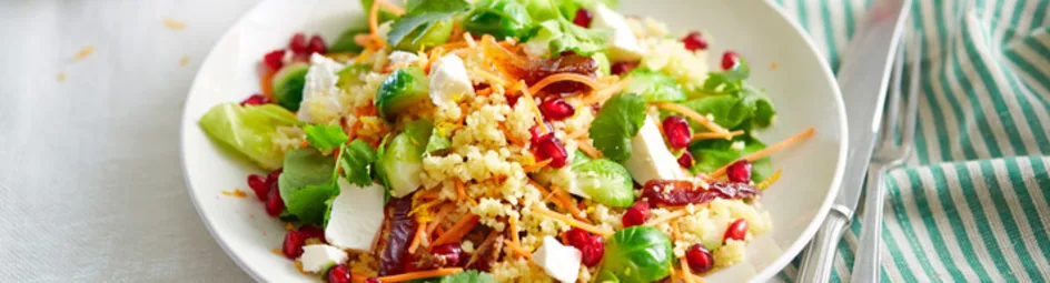 Couscoussalade met spruit, dadel, granaatappelpit en feta