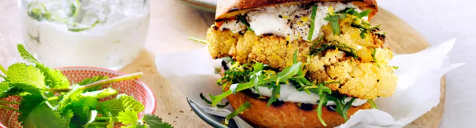 Burger met bloemkooksteak en citroenricotta