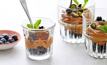 Chocopasta mousse met blauwe bessen