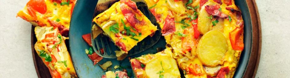 Spaanse aardappeltortilla met tomatensalade