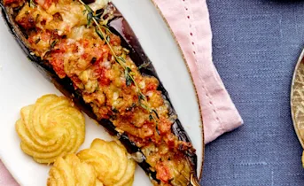 Gegratineerde aubergine met tomaat en tijm