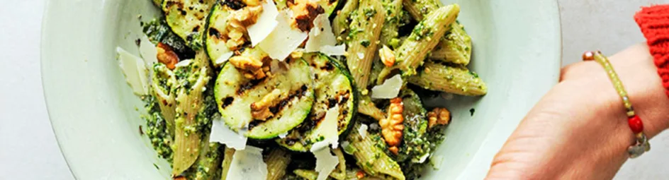Pasta met boerenkoolpesto en gegrilde courgette