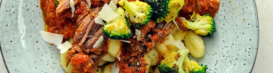 Draadjesvlees met gnocchi en broccoli