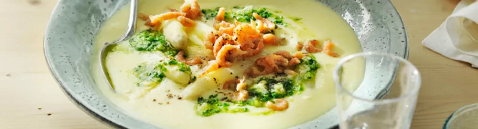 Aardappel-aspergesoep met bieslookpesto