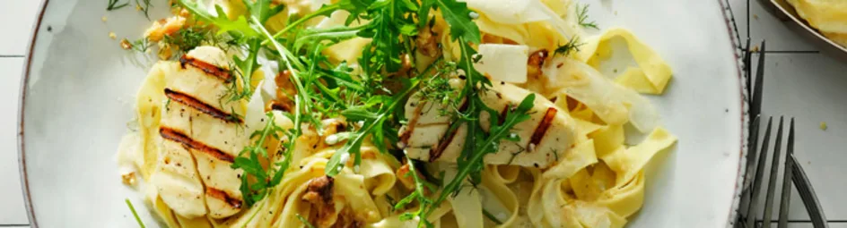 Aspergepasta met gegrilde halloumi