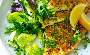 Schuimomelet met courgette en dille