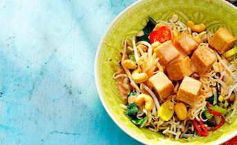 Rijstnoedels met tofu-curry