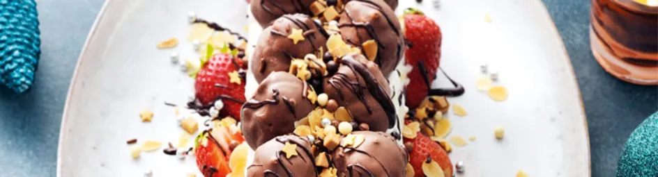 IJststam met soesjes en slagroom
