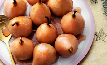 Stoofpeertjes in kruidige siroop