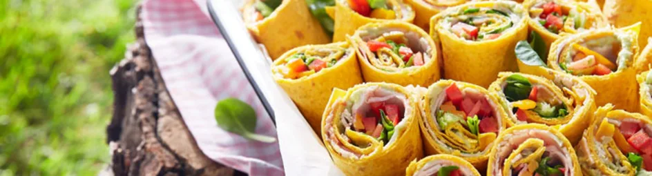 Wortelwraps met gerookte kip en veldsla