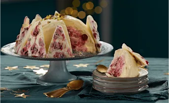 Vanille-kersenbombe met pistache en chocolade