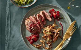 Hertenbiefstuk met oesterzwam en cranberrysaus