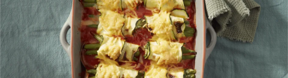 Groenterolletjes met ricotta in tomatensaus