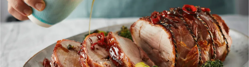 Varkensrollade met five spice, spek en broccoli