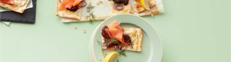 Flammkuchen met zalm, bietjes en dille