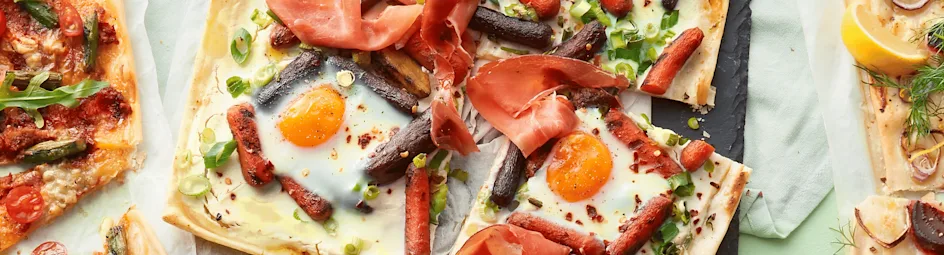Flammkuchen met gegrilde regenboogpeentjes en ham