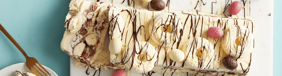 Triple chocolate meringue ijstaart